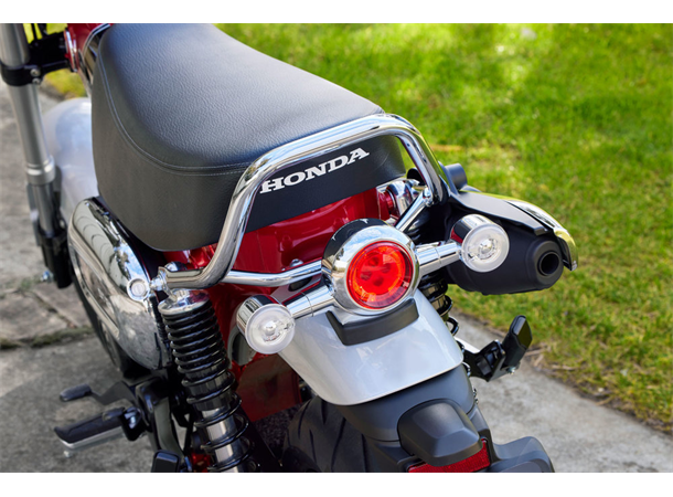 Honda DAX 125 2023 Pearl Nebula Red