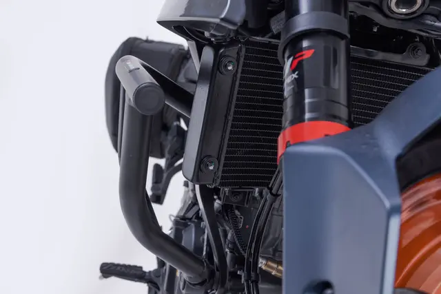 SW-Motech Crash bar Black. 125/390 Duke (23-), Svartpil/Vitp 