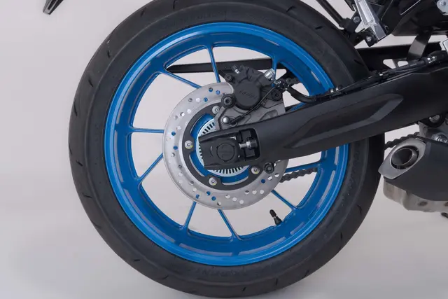 SW-Motech Rear axle crash pad kit Black. Suzuki GSX-8S / GSX-8R (22-). 