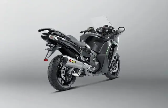 Akrapovic Slip-On Lyddemper Kawasaki GTR1400 (08-17) 