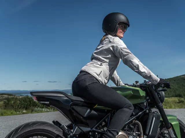 Halvarssons Nyberg Damejeans 44 Sort 