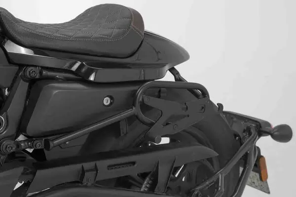 SW-Motech Legend Gear side bag system Venstre. Harley-Davidson Sportster 21- 