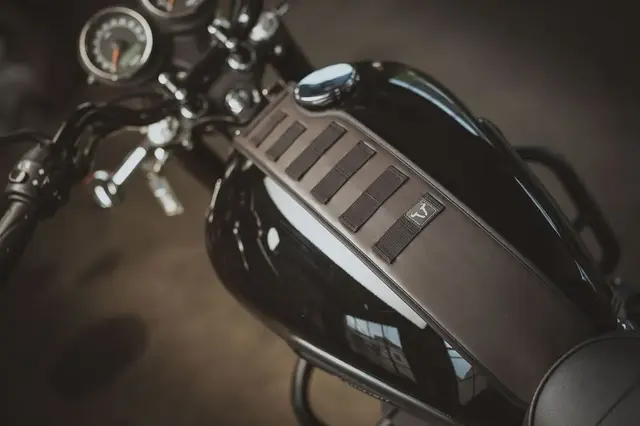 Sw-Motech Legend Tank Strap Sla Triumph T120/Street Twin/Thruxton 