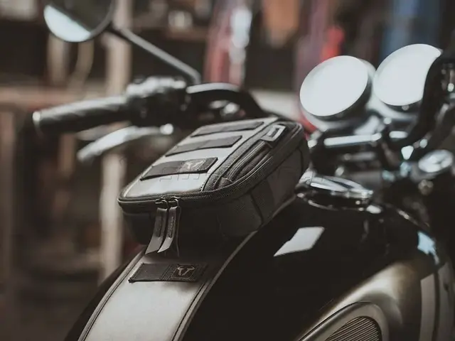 Sw-Motech Legend Tank Strap Sla Triumph T120/Street Twin/Thruxton 