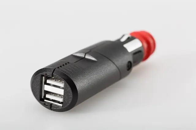 Sw-Motech Dobbel Usb Port For sigarettenneruttak og DIN 
