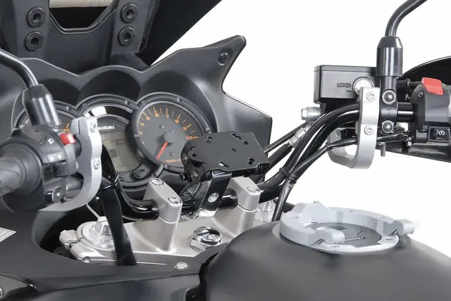 GPS mount with handlebar clamp For Ø 28 mm handlebar. Vibration-damped. 