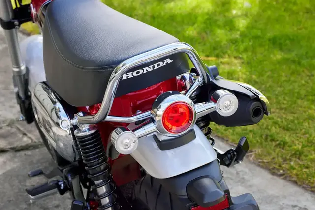 Honda DAX 125 2023 Pearl Cadet Gray 