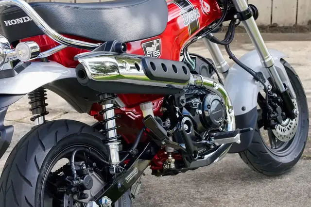 Honda DAX 125 2023 Pearl Cadet Gray 
