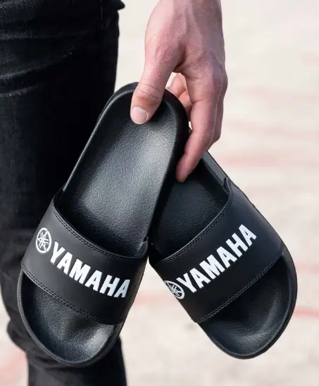 Yamaha Revs Beach Sliders Black 39 