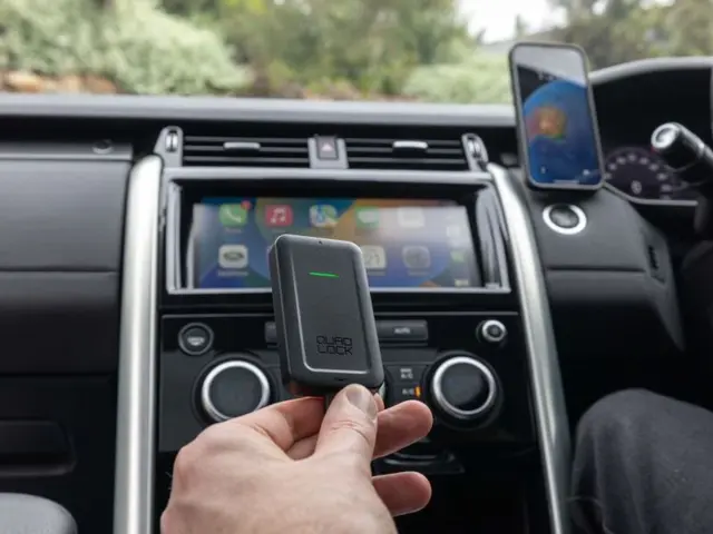 QUAD LOCK Trådløs CarPlay Adapter Koble til Apple CarPlay trådløst! 