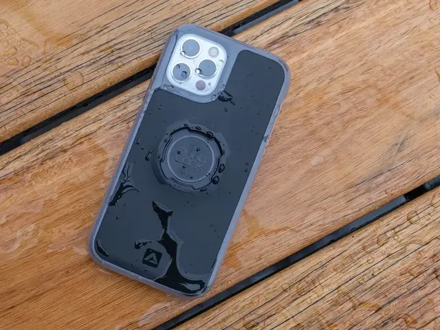 QUAD LOCK Poncho Værbeskyttelse Finnes til en rekke mobiltelefoner