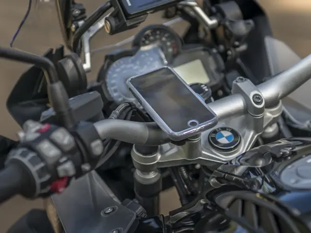 QUAD LOCK MAG Poncho Værbeskyttelse iPhone 15 Pro 