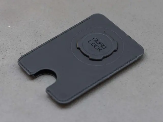 QUAD LOCK MAG Wallet Kortholder Praktisk oppbevaring av opptil 3 kort 