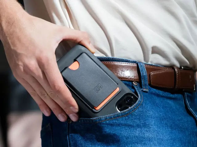 QUAD LOCK MAG Wallet Kortholder Praktisk oppbevaring av opptil 3 kort 