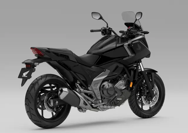 Honda NC750 X 2026 EARTH BLACK/MAT BETA SILVER METALLIC 
