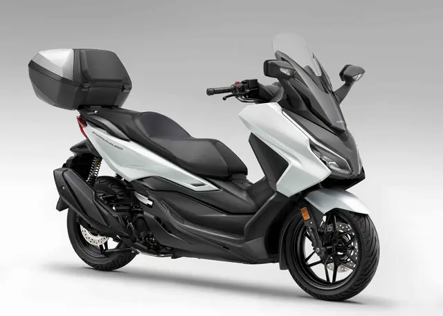 Honda Forza 350 2026 PEARL COOL WHITE 