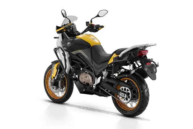 QJ MOTOR SVT 650XN 2026 Sort/Grå/Gul 