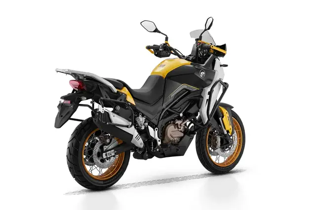 QJ MOTOR SVT 650XN 2026 Sort/Grå/Gul 