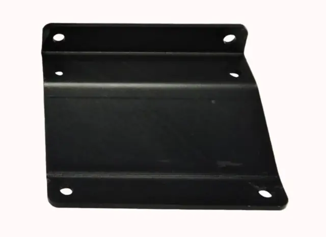 Festeplate til vinsjfeste foran Yamaha YFM 700 16- 