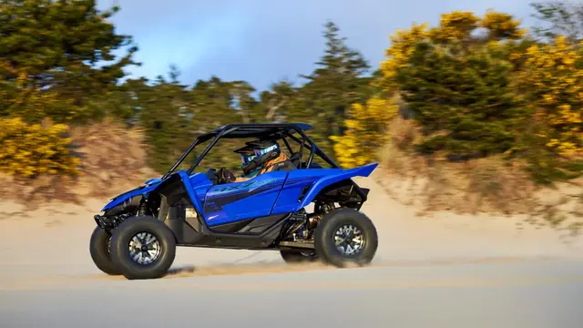 Yamaha YXZ 1000R 2024 Racing Blue Aldersgrense 16 år 